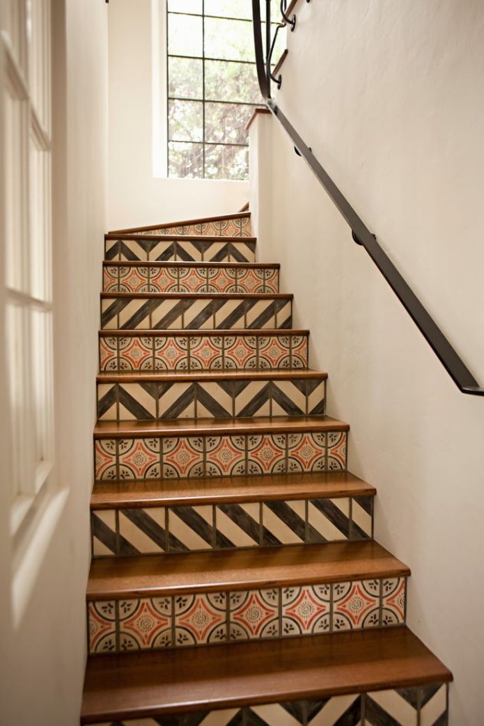 decoración de la escalera en el interior de una casa particular