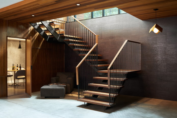diseño de escalera en el interior de una casa particular