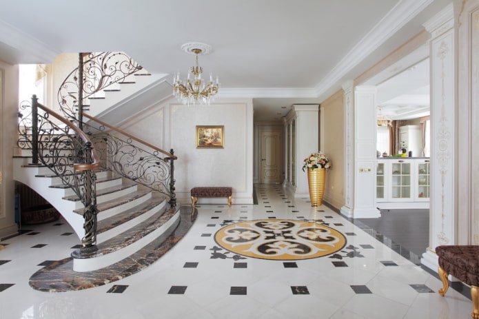 escalera en el interior de una casa de estilo clásico style