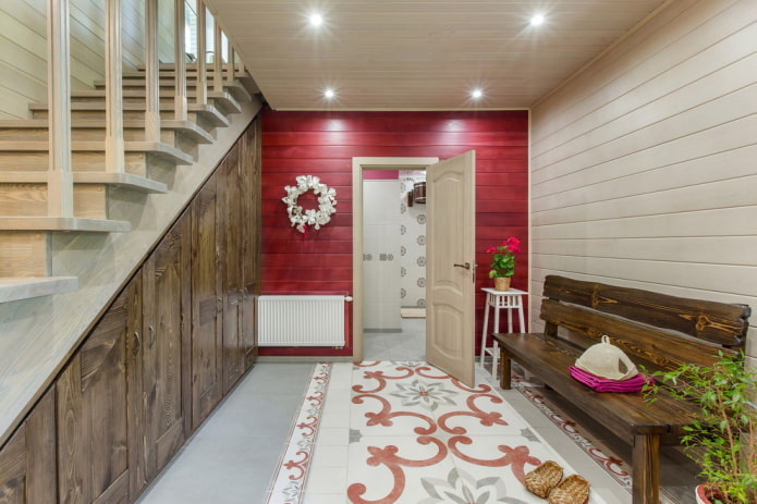 escalera en el interior de una casa de estilo rústico