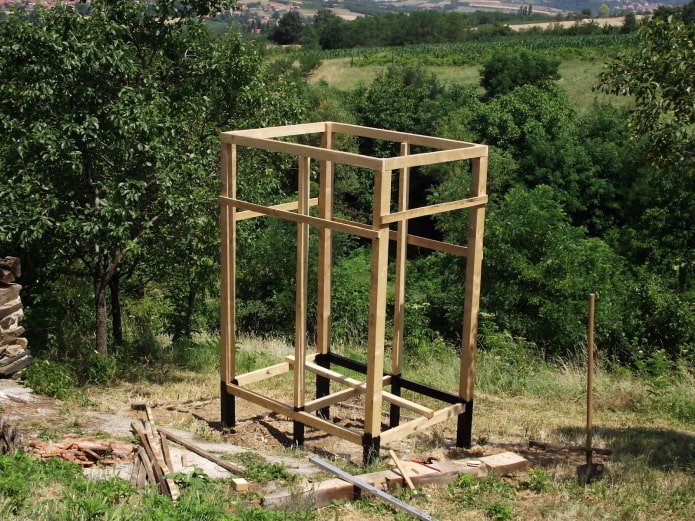 ducha de verano de madera