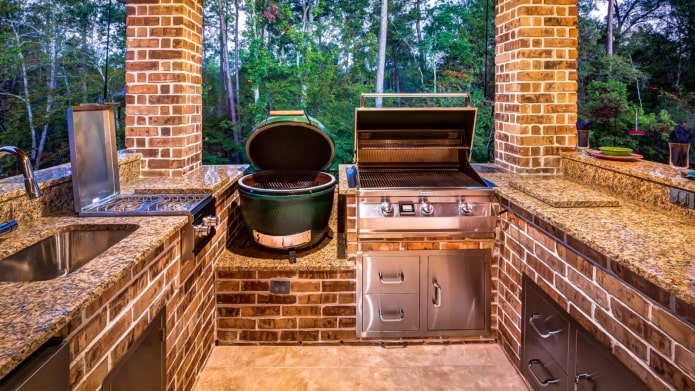 parrilla en una cocina al aire libre