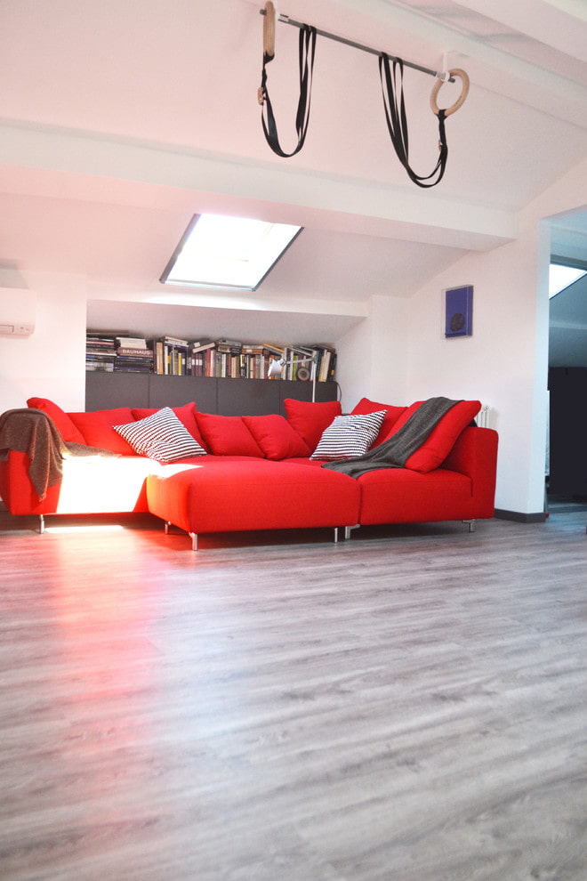 Linóleo gris con imitación laminado en interiores