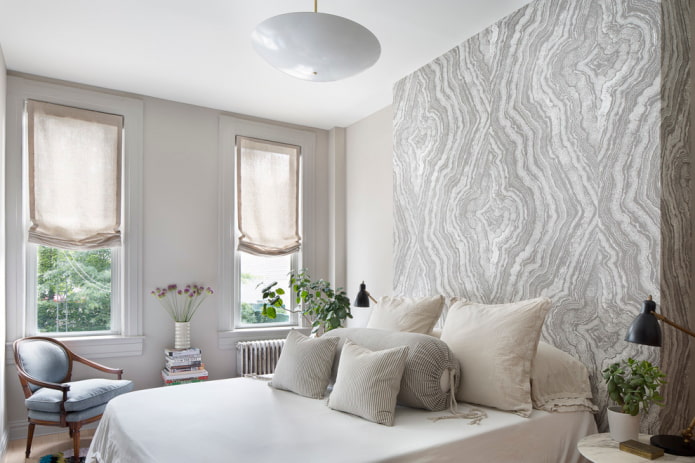 persianas romanas de lino beige en el interior