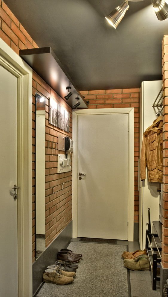 habitación pequeña y estrecha