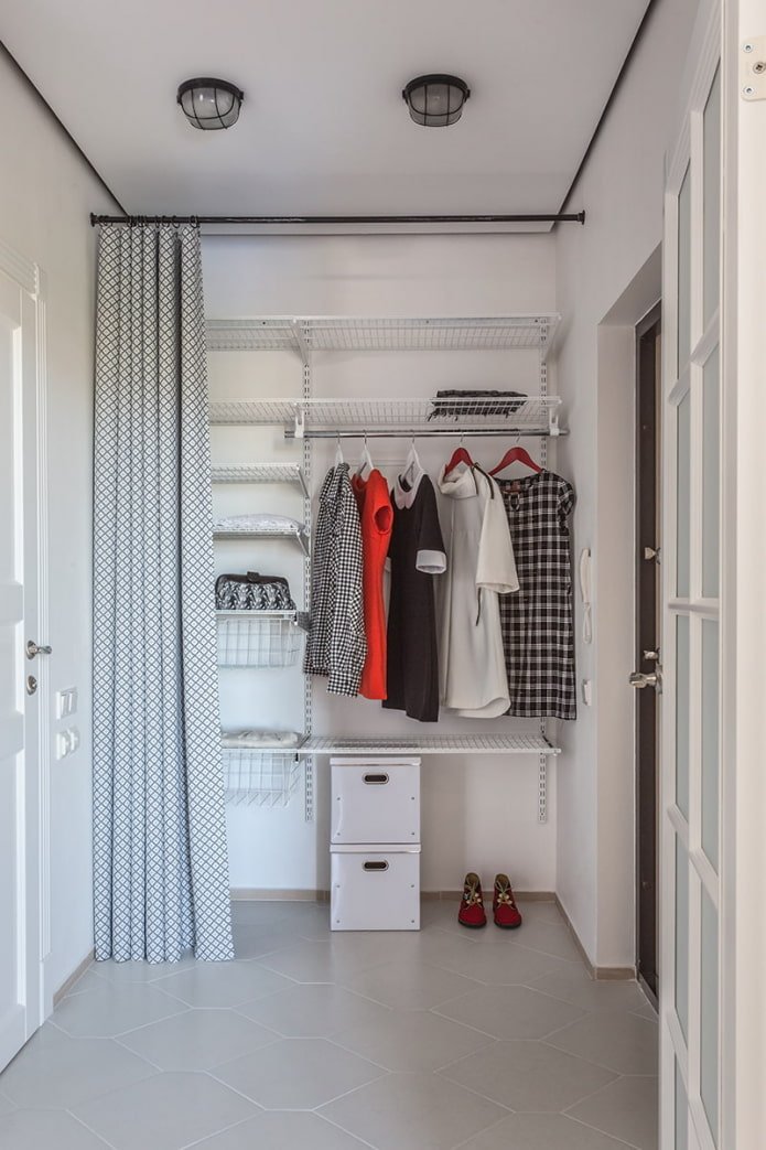 vestidor en el pasillo