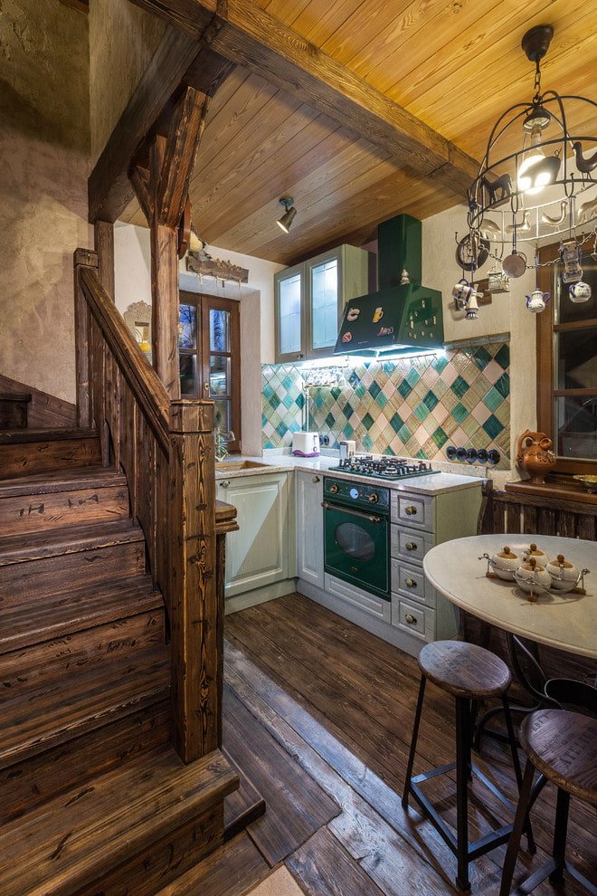 Cocina en tonos blancos y marrones