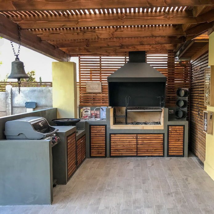 Cocina de verano con barbacoa