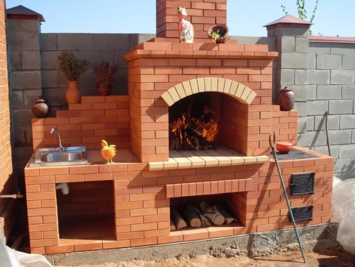 Barbacoa de ladrillo con fregadero