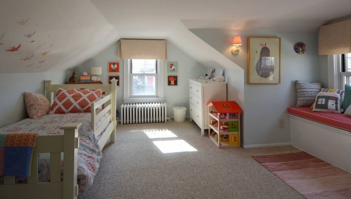 Habitación infantil luminosa para niña
