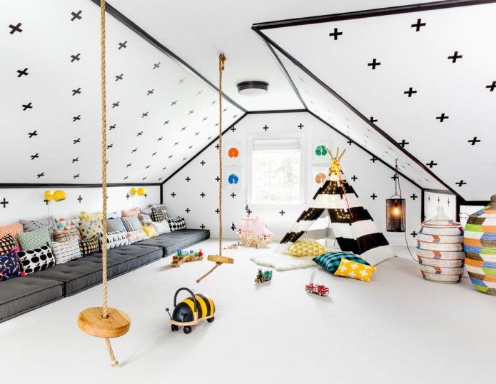 Interior de ático de estilo escandinavo