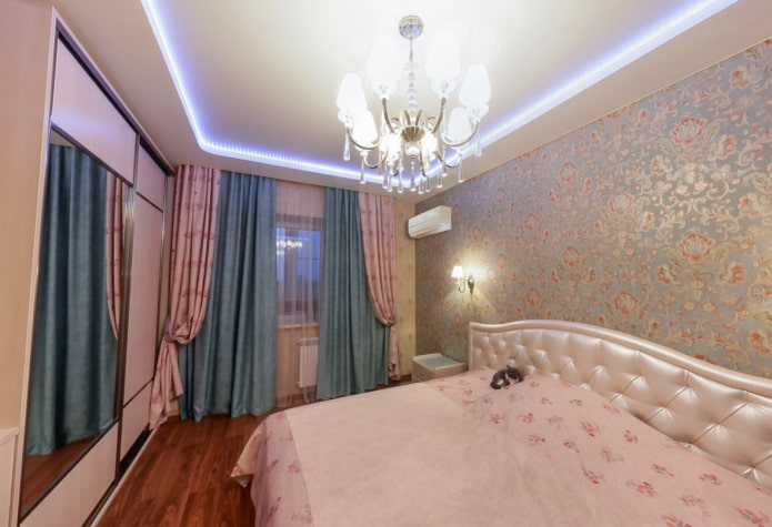 lienzo estirado en el interior del dormitorio