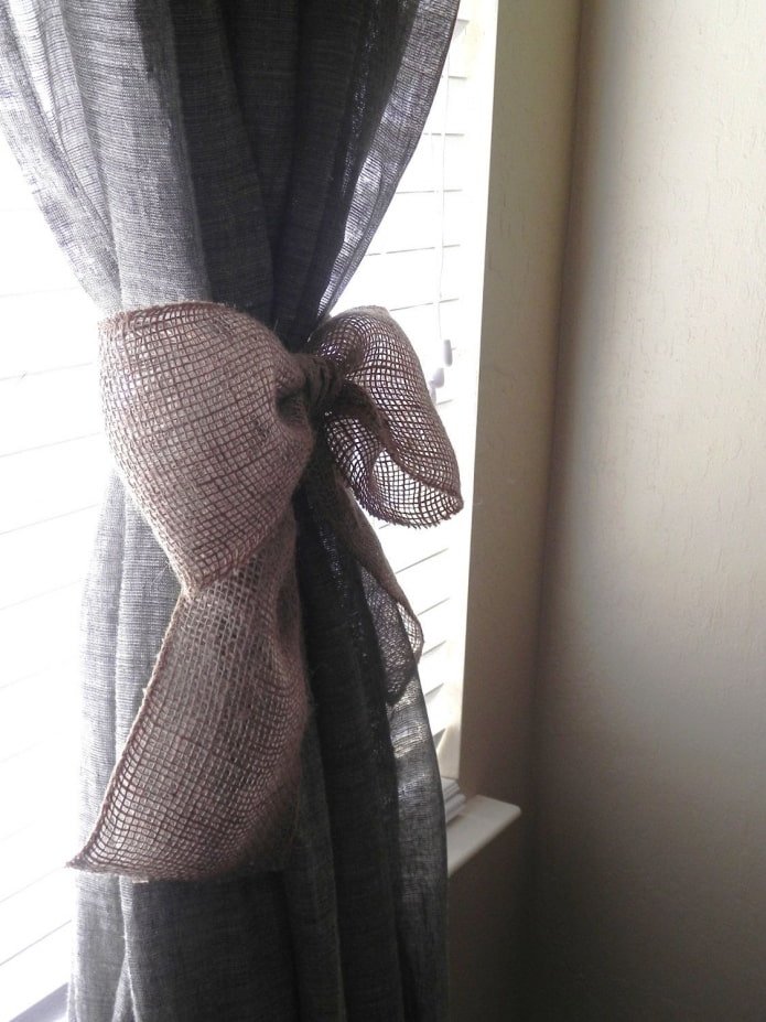 Alzapaños para cortinas de arpillera