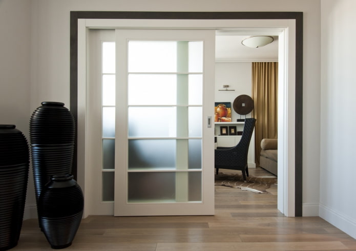 Puertas correderas de cristal en interiores