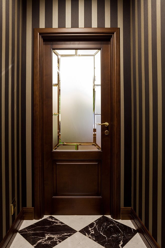 Puertas de vidrio con bisel en el interior