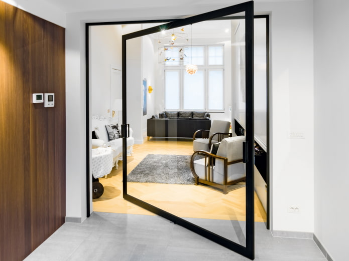 puertas de vidrio con péndulo en el interior