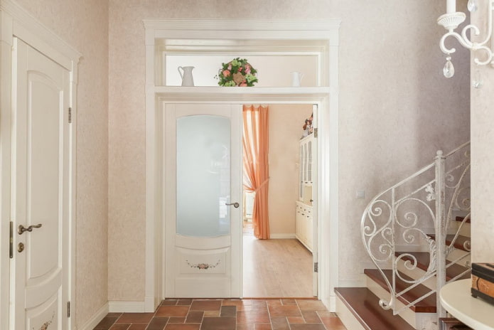 Puertas de cristal con travesaño en el interior