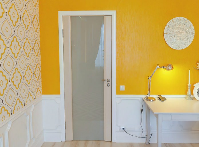 Puerta interior con vidrio