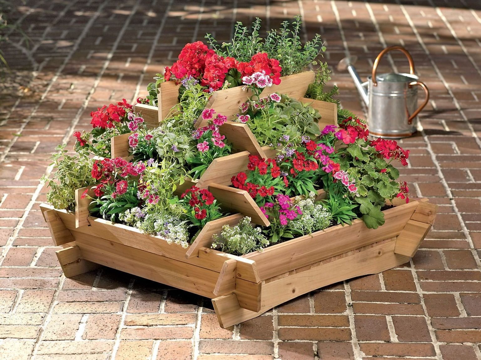 ¿Cómo diseñar un parterre de varios niveles en una casa de verano?