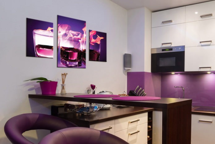Cuadro modular en el interior de la cocina