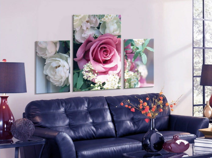 Cuadro modular con Rosas en el interior del salón