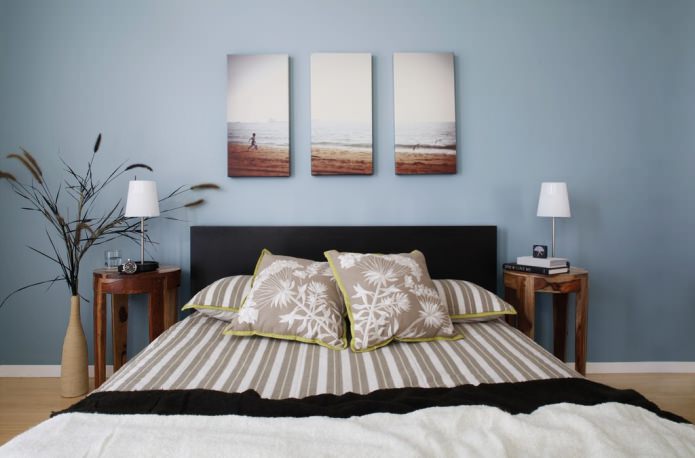 Cuadro modular en el interior de un dormitorio