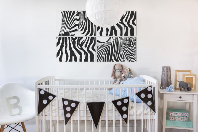 Cuadro modular en el interior de una habitación infantil para un recién nacido