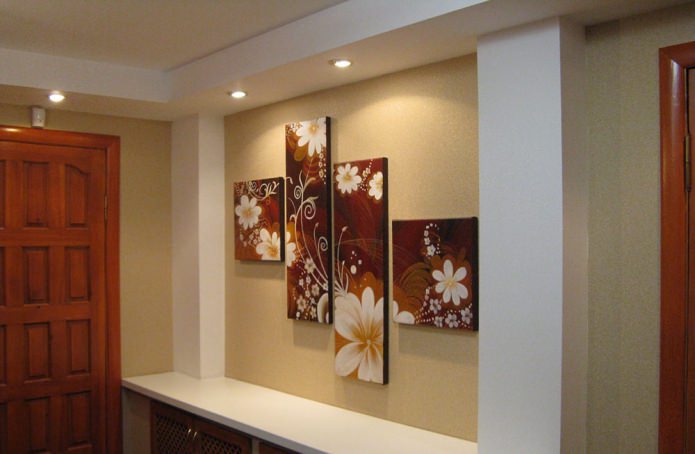 Pintura modular en el pasillo interior