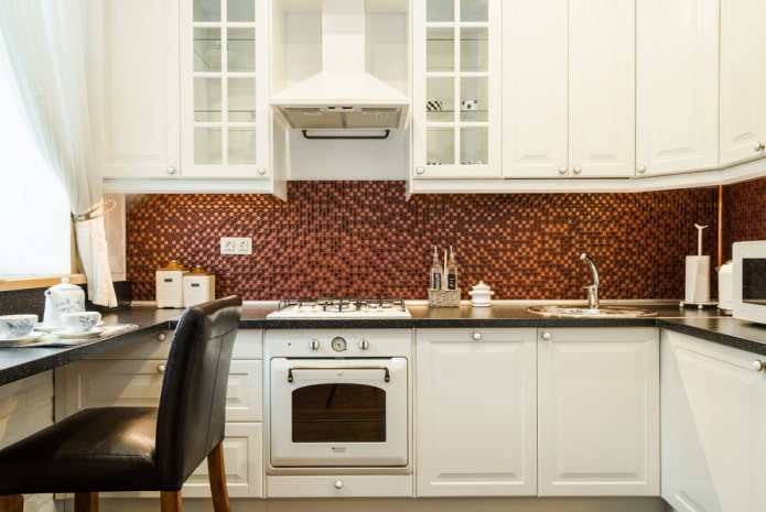 azulejos de mosaico en el interior de la cocina