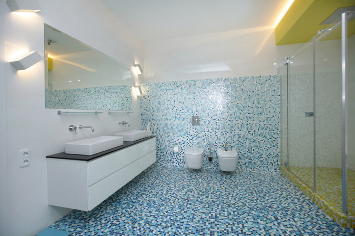 mosaico en el suelo del baño