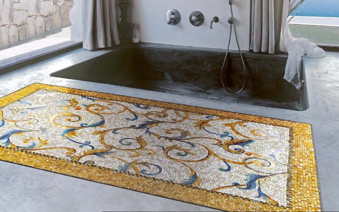 mosaico en el suelo del baño