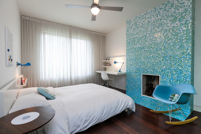 azulejos de mosaico en el interior de la habitación infantil