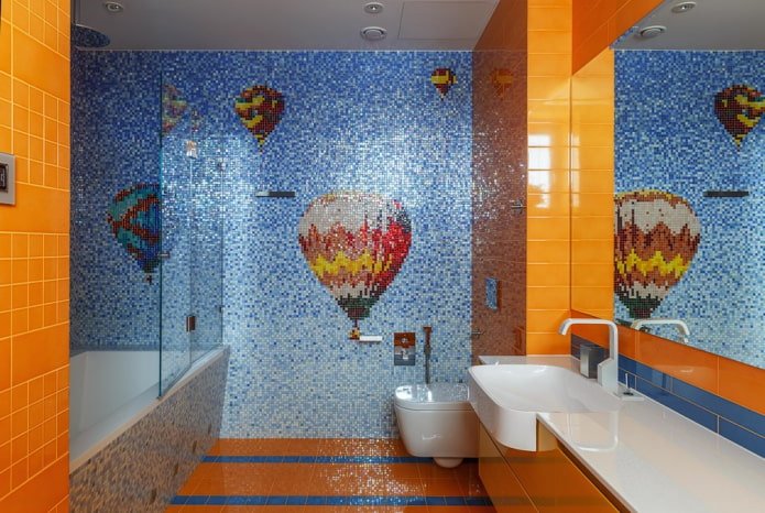 mosaico con patrón en el interior del baño