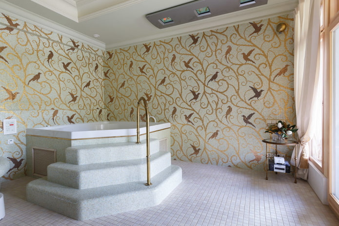 mosaico en el suelo del interior del baño