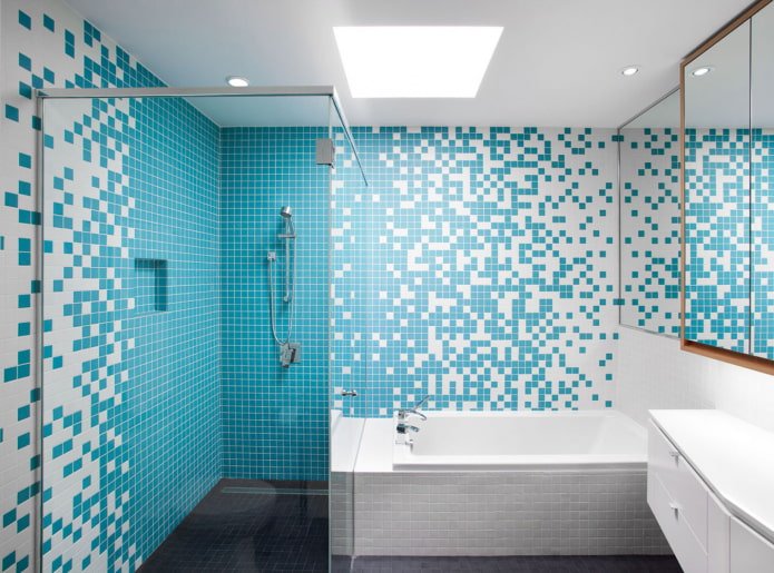 mosaico en la esquina del interior del baño