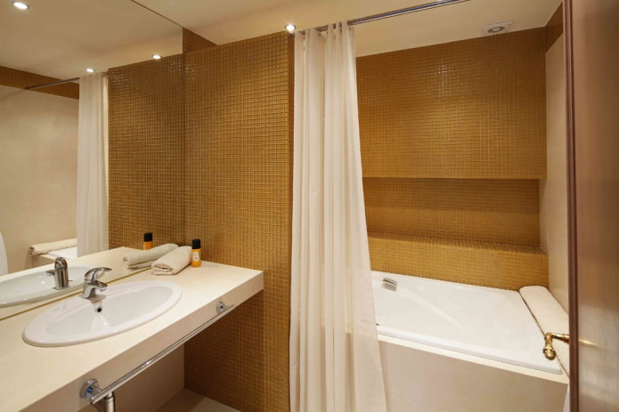 mosaico de malla en el interior del baño
