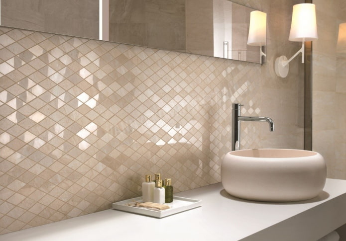 Mosaico de nácar en el interior del baño