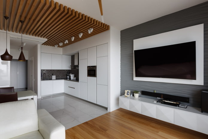 baldosas de suelo en combinación con laminado en el interior