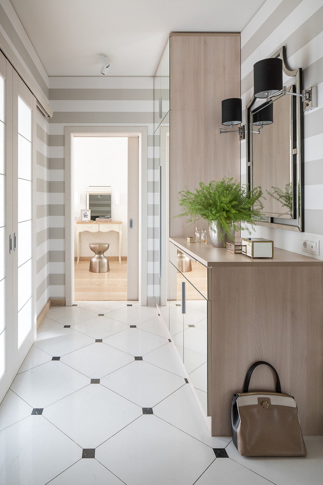 azulejos con insertos decorativos en el interior