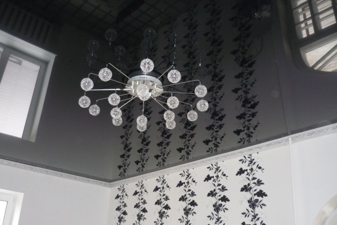 Iluminación en la cocina con techo tensado