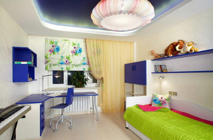 techo tensado de dos niveles en una habitación infantil