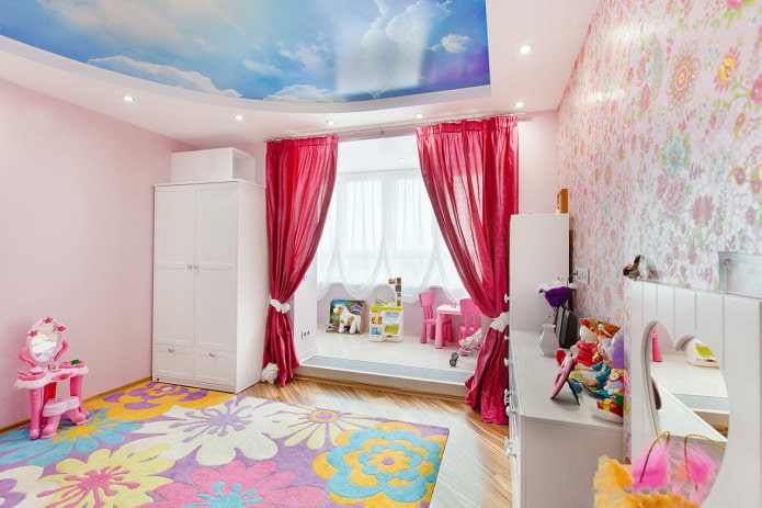 Techo tensado de dos niveles para habitación infantil