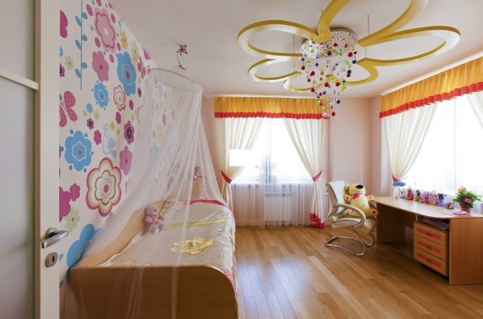 Techo tensado en la habitación de una niña