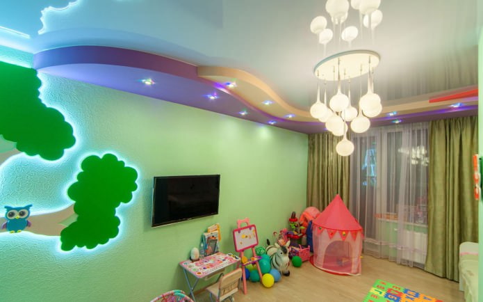 techo tensado en la habitación infantil (iluminación)
