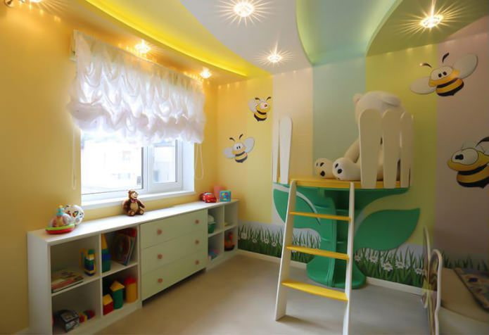 Techo tensado en el interior de una habitación infantil