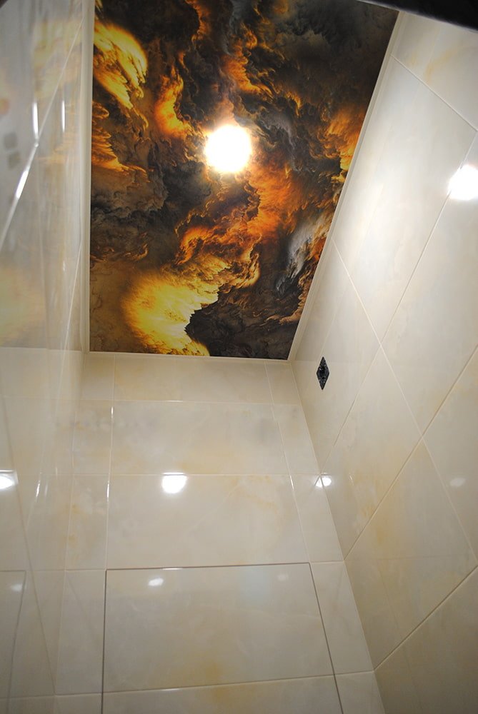 Techo tensado con impresión fotográfica en el baño