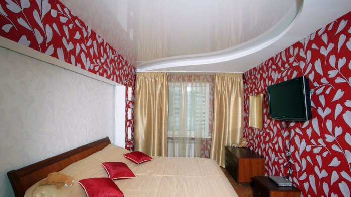Techo tensado de dos niveles en el interior del dormitorio