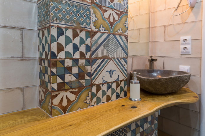 Caja forrada con azulejos