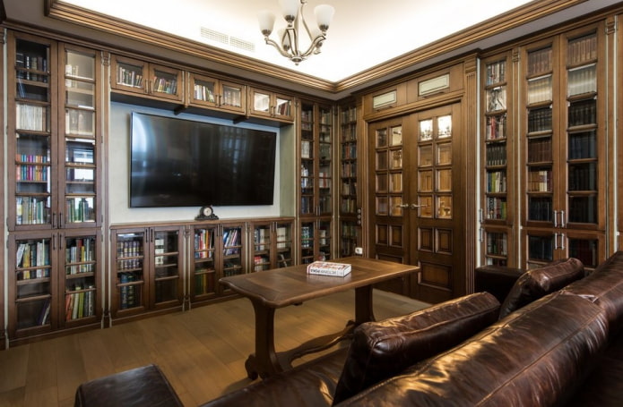 TV en un nicho de muebles en el interior