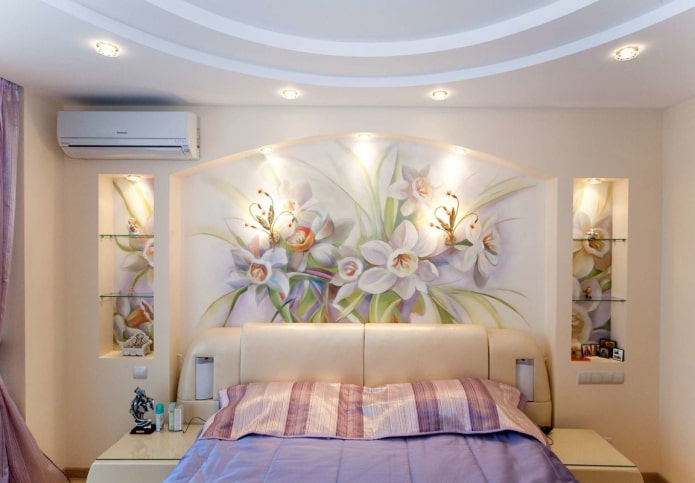 nicho con pintura en el interior del dormitorio